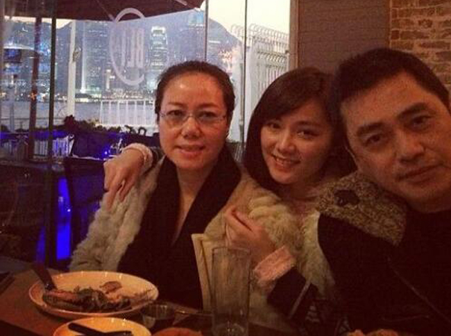 汤镇宗的老婆张丽霞个人资料介绍 与圈外妻子结婚三十多年恩爱如初