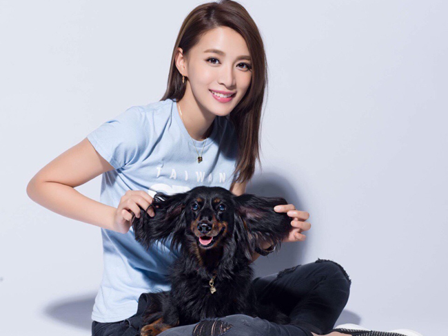 于台湾台北,1992年出生今年26岁,但是网上一直有网友质疑王思平改年龄