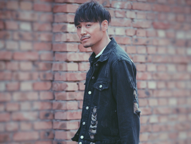 茗胜曾就读于中央戏剧学院表演系,目前是中国国家话剧院一名青年演员