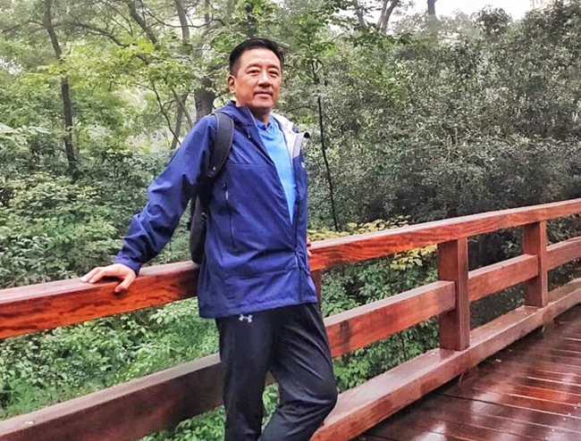 丁勇岱现任妻子是谁赵雪华吗 老戏骨演艺事业稳定婚姻美满幸福