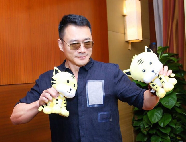 演员丁海峰妻子唐歌照片曝光 与圈外老婆携手二十多年恩爱依旧