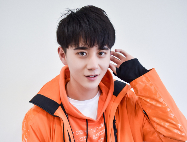以团之名选手高昕个人资料简介 长腿男孩唱跳俱佳才艺引人期待