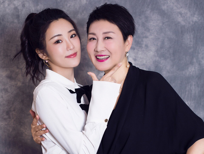 张凯丽女儿张可盈个人资料照片多才多艺科班出身未来潜力十足