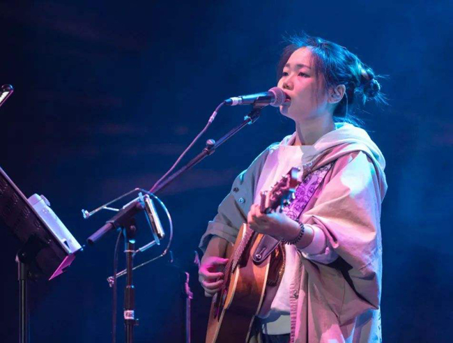 花粥抄袭事件怎么回事 歌曲妈妈要我出嫁抄袭了哪首歌揭秘