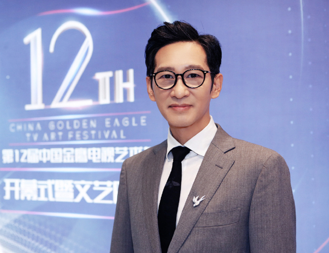 王劲松嘴巴为什么歪了 背后真相遭深扒原来是为艺术献身