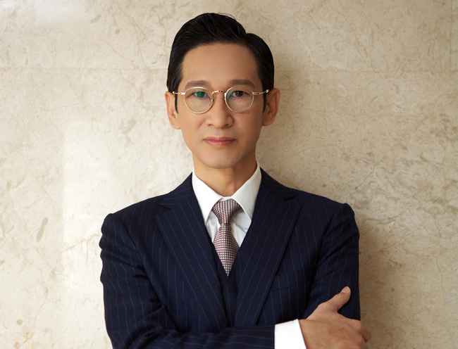 王劲松嘴巴为什么歪了 背后真相遭深扒原来是为艺术献身