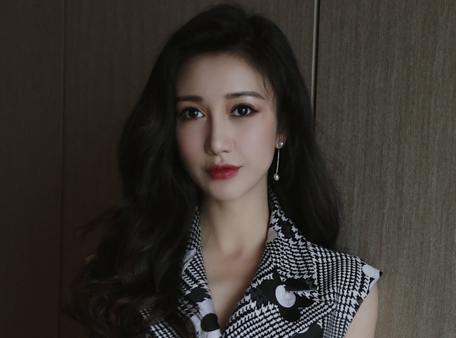 杨凯迪一出好戏大胸照 杨凯迪背后的金主到底是谁揭秘