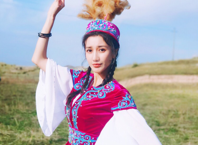 杨凯迪一出好戏大胸照 杨凯迪背后的金主到底是谁揭秘