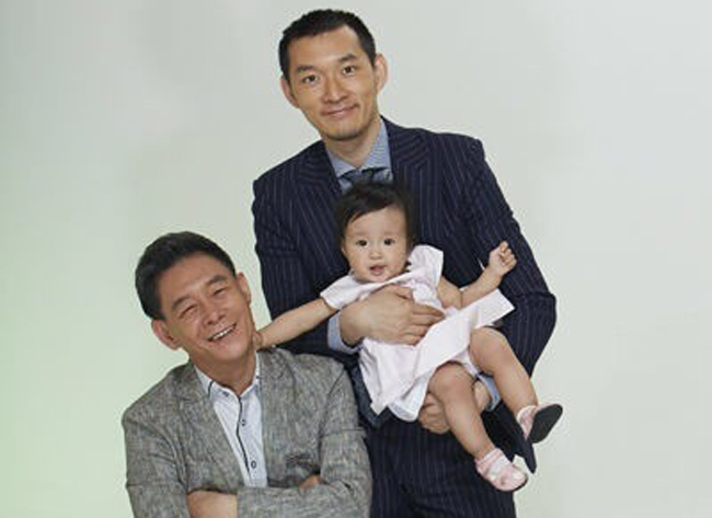 李光复显赫家世情况被扒 生活中老婆是谁儿子孙女照片遭起底