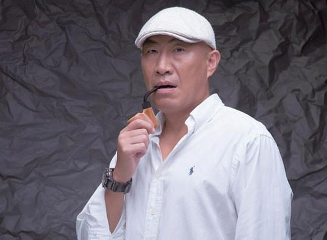 而且石兆琪他还是半路出道的实力派演员,因为在剧中经常饰演军人