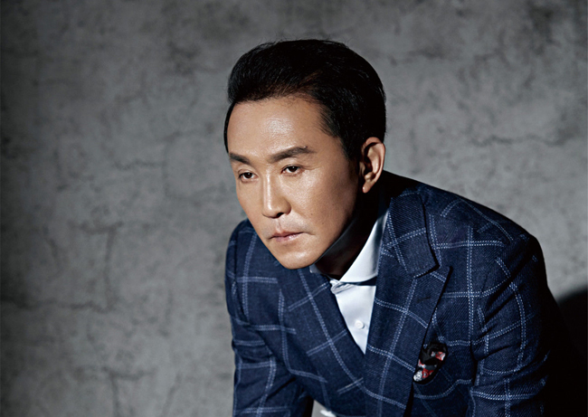 演员吴刚的眼睛怎么了 他的双眼皮是割的吗怎么睁不开揭秘