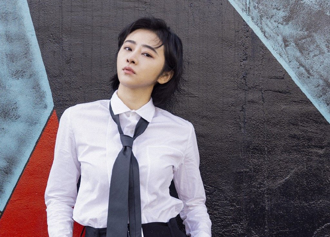 演员南吉是单眼皮吗 小斯琴高娃个人资料简介白衣写真