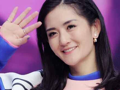 谢娜下跪是什么事情 她为何做出下跪的行为