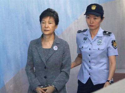 朴槿惠被判刑长达几十年，最后却坐两年牢是怎么回事