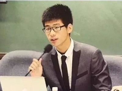 辛奇隆是怎么拿下何超盈的？他的家庭背景年龄身高