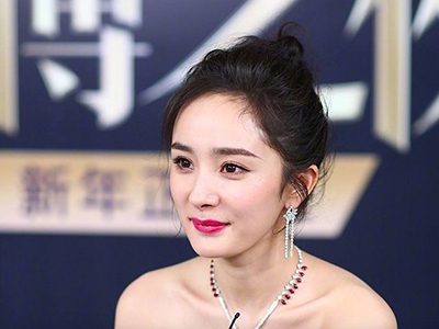 杨幂频繁请假外出捞金这件事是真的吗？看看工作人员是怎么回答的吧