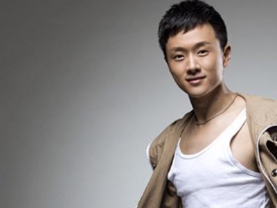 演员吴健的妻子是谁，吴建个人资料他淡出娱乐圈了吗？