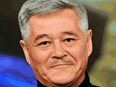 赵本山女儿是谁？为何与哥哥当众又亲又抱