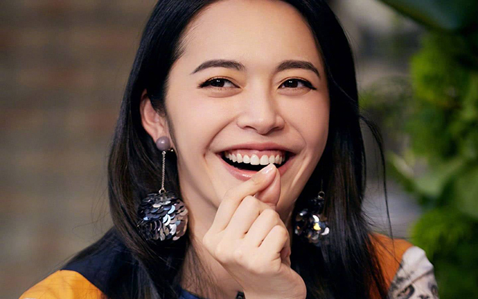 姚晨安慰激动粉丝做了啥? 起底姚晨被喜欢的缘由！