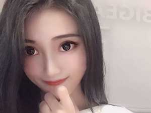 网红进入机舱驾驶室，曝光后居然和机长是恋爱关系