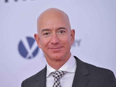 中国弃婴人生改变，被亚马逊总裁收养继承百亿资产