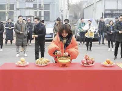 《疯人院也疯狂》中国版开拍，翻拍经典成功还是翻车