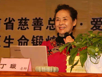 女德教母丁璇是谁？为何她会有这种思想？