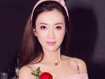 神仙姐姐不是刘亦菲变成尹峰，女企业家尹峰是怎么起家的？