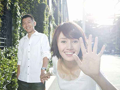 袁泉看夏雨变魔术, 掩藏不住爱意两人的感情也曾遭受过阻碍