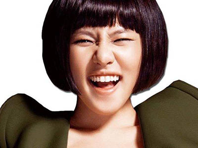女星谢依霖官宣二胎，哭诉生活悲惨却无可奈何！