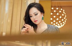 章小蕙抛弃负债钟镇涛？二人婚变是真是假？