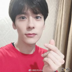 魏哲鸣为何那么早选择结婚，妻子王小岚居然是初恋！