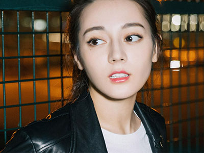 新疆美人迪丽热巴自曝理想型，却被传出早已经有男友！