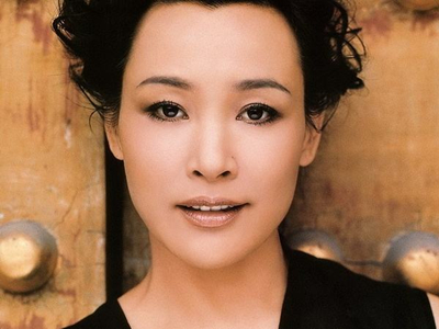 陈冲被指偏心，生下小孩抛弃了养女！