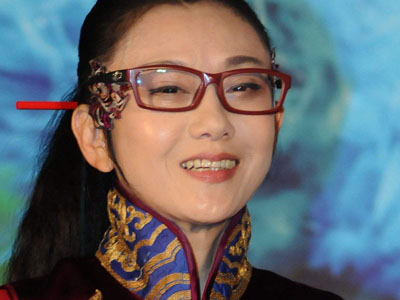 李若彤发文, 和戚薇力挺杨丽萍揭秘了自己单身