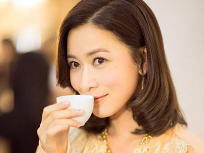 佘诗曼至今单身原因是什么？自曝等爱情来临！