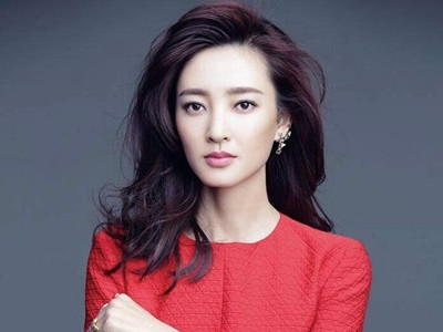 王丽坤浪姐为何只感谢伊能静，原来是伊能静做了些事！