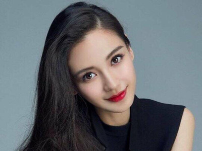 Baby收工晒美照, 看起来却很疲惫像是一夜未睡的样子