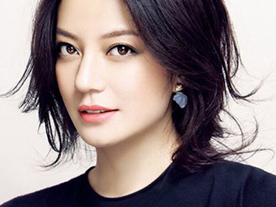 赵薇与黄有龙传婚变，赵薇被拍和男友人亲吻被指出轨