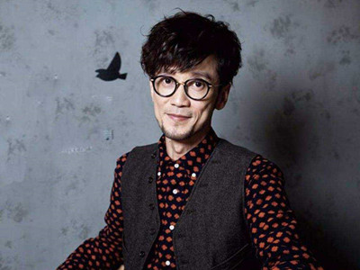 情歌王子周传雄近照曝光，面部消瘦判若两人！