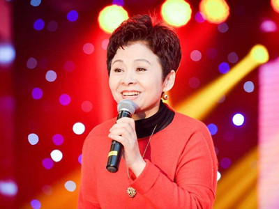 歌唱家董文华现况被扒，退出乐团现如今欲复出？