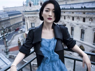 周迅唱《天涯歌女》身份泄密，原来演戏只是副业唱歌才是主业！