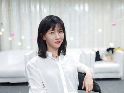 papi酱与老胡的爱情故事, 两人从校园爱情步入婚姻殿堂