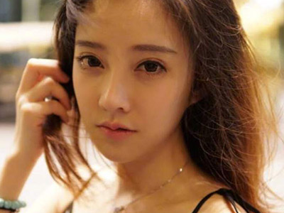 网红冯提莫点评周传雄唱歌没感情，事情反转冯提莫没做过!