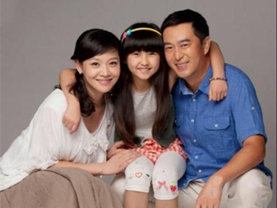 张嘉译受杜珺家人帮助出道，走红后出轨抛弃前妻杜珺？