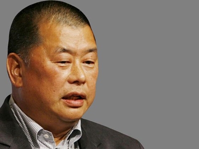 港独分子黎智英被抓，保释直播靠卖惨求生