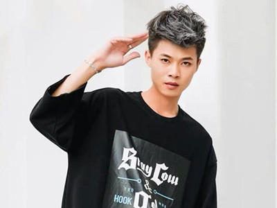 网红许华升身价被扒， 草根出生走红让人佩服