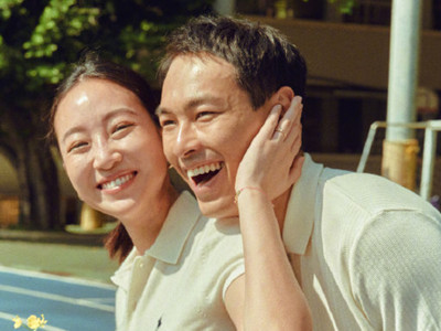杨祐宁居然也选日子晒喜事，照片幸福表情不言而喻！