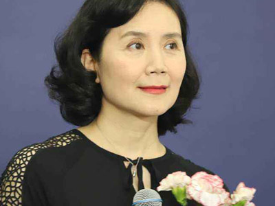 严晓频为爱放弃事业，网友：退圈真的值得吗？