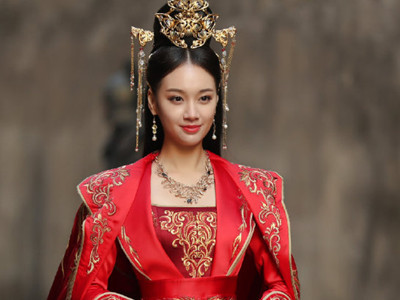 凤唳九天害姚莫心的凶手是谁？ 是三大嫔妃之一还是皇上夜鸿弈